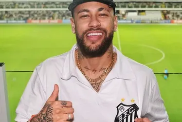 Imagem ilustrativa da imagem Neymar diz ter vivido 'inferno' no PSG com Messi e anima torcedores do Santos