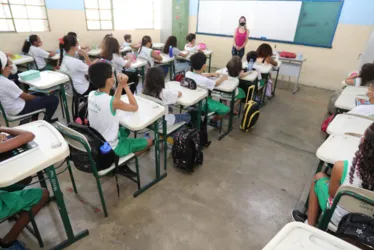 Imagem ilustrativa da imagem Novo ensino médio: MEC estuda incluir matéria e proibir aulas a distância
