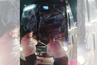 Imagem ilustrativa da imagem Ônibus do Racing se envolvem em acidente antes de jogo contra o Flamengo
