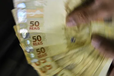Imagem ilustrativa da imagem Orçamento 2024 não prevê correção do IR nem reajuste no Bolsa Família