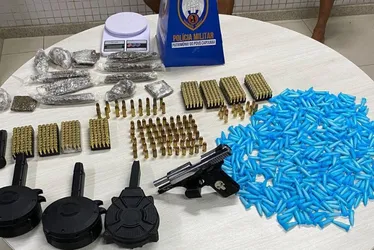 Imagem ilustrativa da imagem PM apreende mais de 290 munições e 443 pinos de cocaína em Cariacica