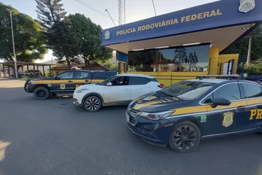 Imagem ilustrativa da imagem PRF encontra armas e munições em carro roubado na BR-101 no ES