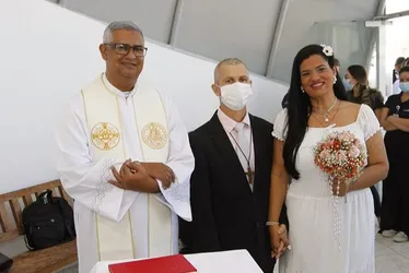 Imagem ilustrativa da imagem Paciente com leucemia se casa em capela de hospital na Serra