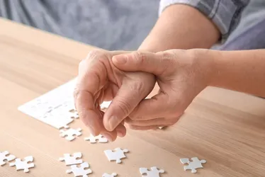 Imagem ilustrativa da imagem Paciente gasta com Parkinson até 49% do salário mesmo com tratamento no SUS