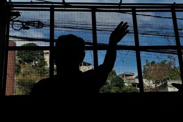 Imagem ilustrativa da imagem Paciente morre após ser atingido por bala perdida dentro de clínica em Vitória