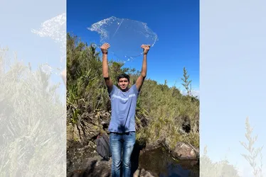 Imagem ilustrativa da imagem Pai e filho registram cachoeira congelada no Caparaó capixaba