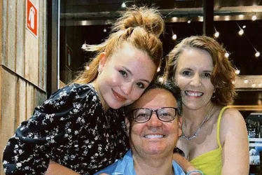 Imagem ilustrativa da imagem Pais de Larissa Manoela publicam carta aberta e atriz reage