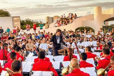 Imagem ilustrativa da imagem Pedra da Cebola recebe concerto com bandas Sinfônica e Marcial da Marinha