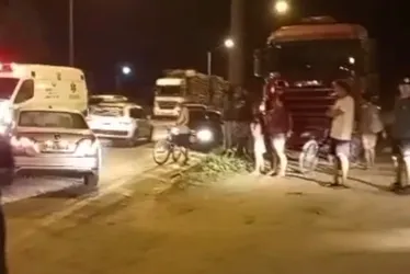 Imagem ilustrativa da imagem Pista da BR-101 é liberada após protesto de familiares de jovens desaparecidos