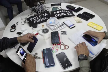 Imagem ilustrativa da imagem Polícia descobre esquema de aluguel de celulares para presos do semiaberto no ES