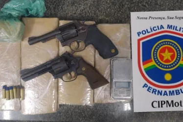 Imagem ilustrativa da imagem Polícia prende pai e filho por tráfico de drogas