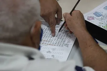 Imagem ilustrativa da imagem Prefeitura de Caruaru lança turma de recuperação escolar para idosos
