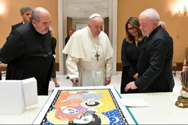 Imagem ilustrativa da imagem Presidente Lula presenteia o papa com obra de pernambucano