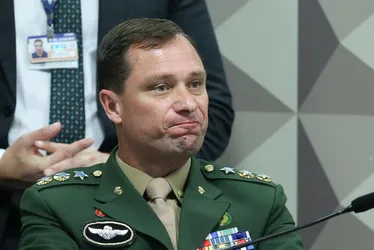 Imagem ilustrativa da imagem Presidente da CPMI denunciará Mauro Cid ao STF