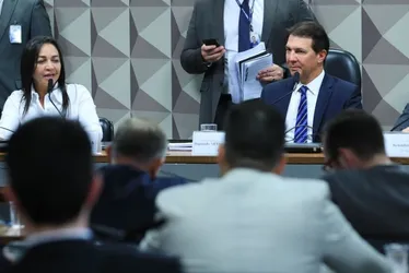 Imagem ilustrativa da imagem Presidente da CPMI descarta quebra de sigilo de Michelle e Jair Bolsonaro