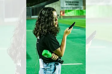 Imagem ilustrativa da imagem Primeira mulher a narrar jogo do futebol capixaba na TV