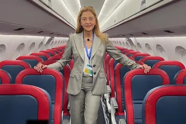 Imagem ilustrativa da imagem Problema no avião de Leila Pereira faz Palmeiras adiar retorno ao Brasil