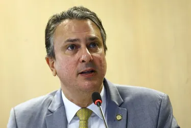 Imagem ilustrativa da imagem Projeto para mudar o novo ensino médio irá para Congresso até setembro