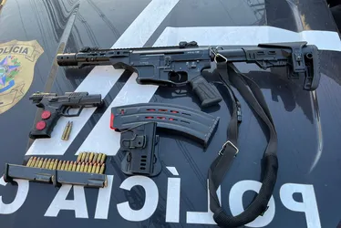 Imagem ilustrativa da imagem Quatro pessoas presas e armas apreendidas em operação da polícia no ES