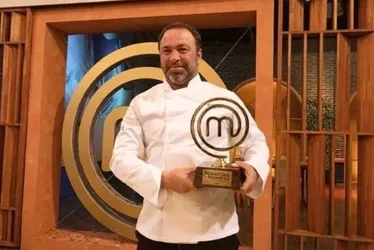 Imagem ilustrativa da imagem Quem é campeão pelo Flamengo que ganhou Masterchef sem saber cozinhar