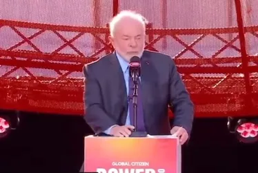 Imagem ilustrativa da imagem Quem poluiu o planeta foi quem fez a Revolução Industrial, diz Lula em Paris