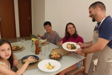 Imagem ilustrativa da imagem Quinze receitas de chefs para surpreender amigos e família