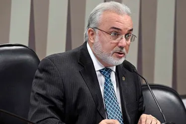 Imagem ilustrativa da imagem Reajuste da gasolina foi para evitar que Petrobras perca dinheiro, diz Prates