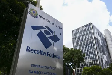 Imagem ilustrativa da imagem Receita Federal faz leilão de relógios, meias e máquinas