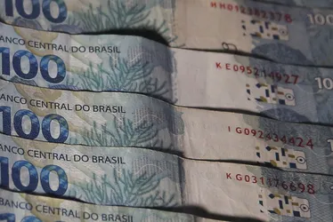 Imagem ilustrativa da imagem Receita paga primeiro lote de restituição do Imposto de Renda hoje