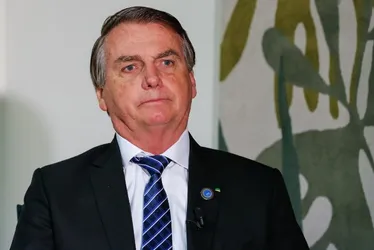 Imagem ilustrativa da imagem Redes sociais devem enviar postagens de Bolsonaro à PGR, decide Moraes