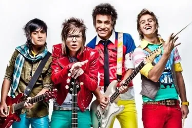 Imagem ilustrativa da imagem Restart anuncia retorno aos palcos com e recupera roupas coloridas em turnê