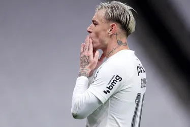 Imagem ilustrativa da imagem Róger Guedes aceita proposta do Catar e não joga mais pelo Corinthians