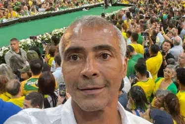 Imagem ilustrativa da imagem Romário segue melhorando e tem previsão de alta para os próximos dias