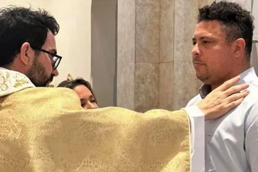 Imagem ilustrativa da imagem Ronaldo Fenômeno é batizado por padre Fábio de Melo