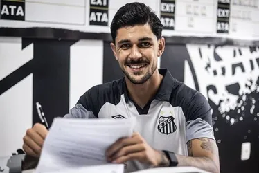 Imagem ilustrativa da imagem Santos oficializa João Basso e aguarda por Juan Vargas para ter nova defesa