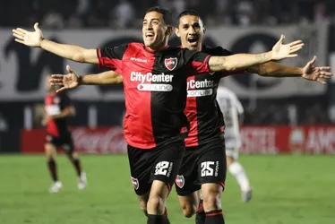 Imagem ilustrativa da imagem Santos toma gol no fim, perde para Newell's e pode cair da Sul-Americana