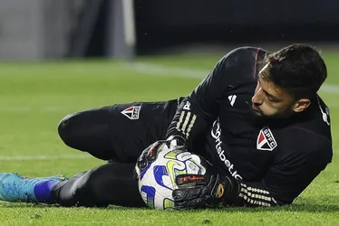 Imagem ilustrativa da imagem São Paulo domina o Palmeiras, vence com golaço e tem vantagem na Copa do Brasil