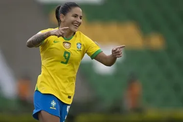 Imagem ilustrativa da imagem Sem Marta, Debinha é única brasileira indicada ao Bola de Ouro