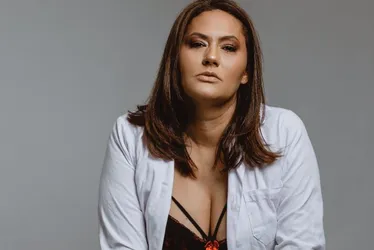 Imagem ilustrativa da imagem “Seria injusto eu ser demitida”, diz professora sobre venda de fotos sensuais