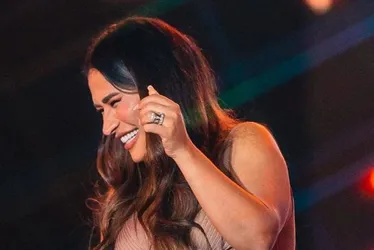 Imagem ilustrativa da imagem Simone celebra sucesso após separação de Simaria: "O Brasil me colocou no colo"