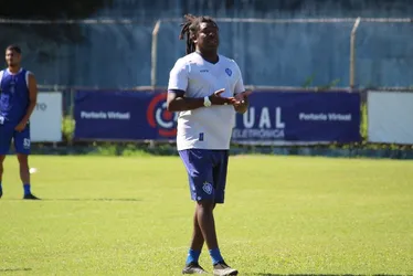 Imagem ilustrativa da imagem “Sou mais feliz como técnico do que quando era jogador”, diz Ney Barreto