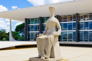 Imagem ilustrativa da imagem Supremo aprova aposentadoria integral e com paridade a policial civil