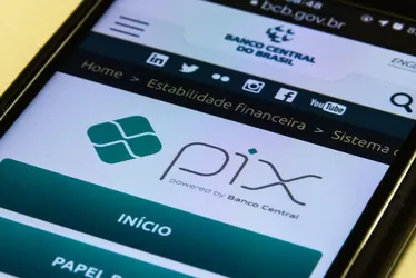 Imagem ilustrativa da imagem Suspeito de aplicar golpe do "falso Pix" é preso em rodoviária do ES