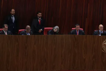 Imagem ilustrativa da imagem TSE entra hoje na quarta sessão para julgamento de Bolsonaro