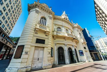 Imagem ilustrativa da imagem Teatro Carlos Gomes passa por reformas após mais de cinco anos fechado