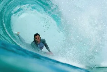 Imagem ilustrativa da imagem Tetracampeã mundial de bodyboarding luta contra o câncer