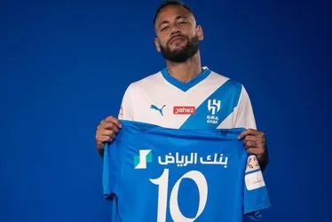 Imagem ilustrativa da imagem Torcedores fazem fila em loja do Al-Hilal para comprar camisa de Neymar