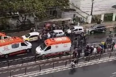 Imagem ilustrativa da imagem Três baleados e um morto em tiroteio na avenida Leitão da Silva