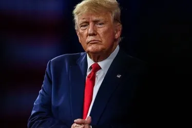 Imagem ilustrativa da imagem Trump se apresenta à Justiça para ser acusado em processo do 6 de Janeiro