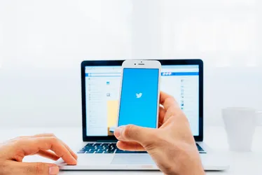 Imagem ilustrativa da imagem Twitter é processado em R$ 1 bilhão
